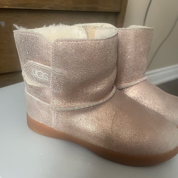 Little Ugg boots-rose gold color - Picture 2 of 2